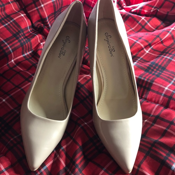 Heels! - Picture 1 of 2